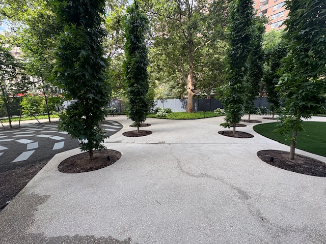 park, terrace, outdoor space, fence, privacy fence, decorative fence