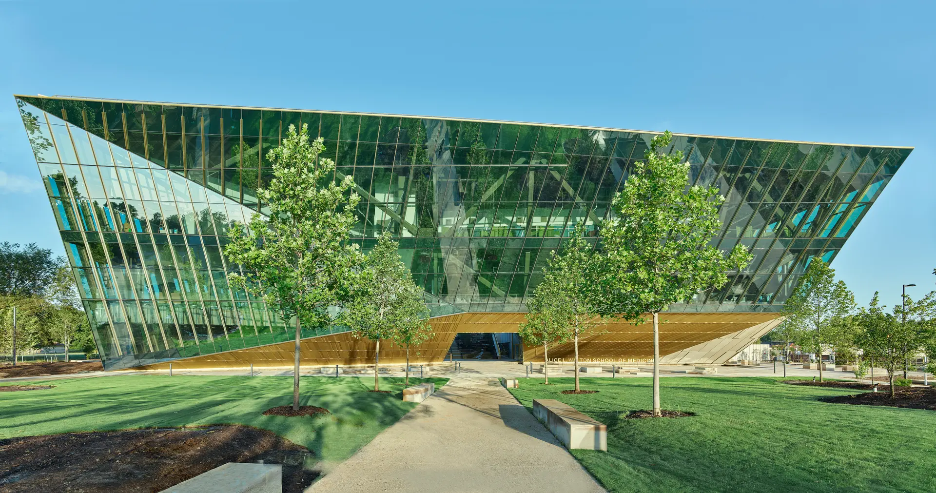 Read more about the article Perforated Vertical Fins – Alice L. Walton School of Medicine